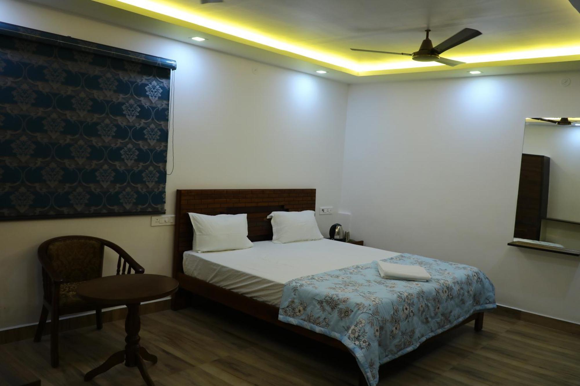 Jp Residency Hotel Yelagiri Luaran gambar