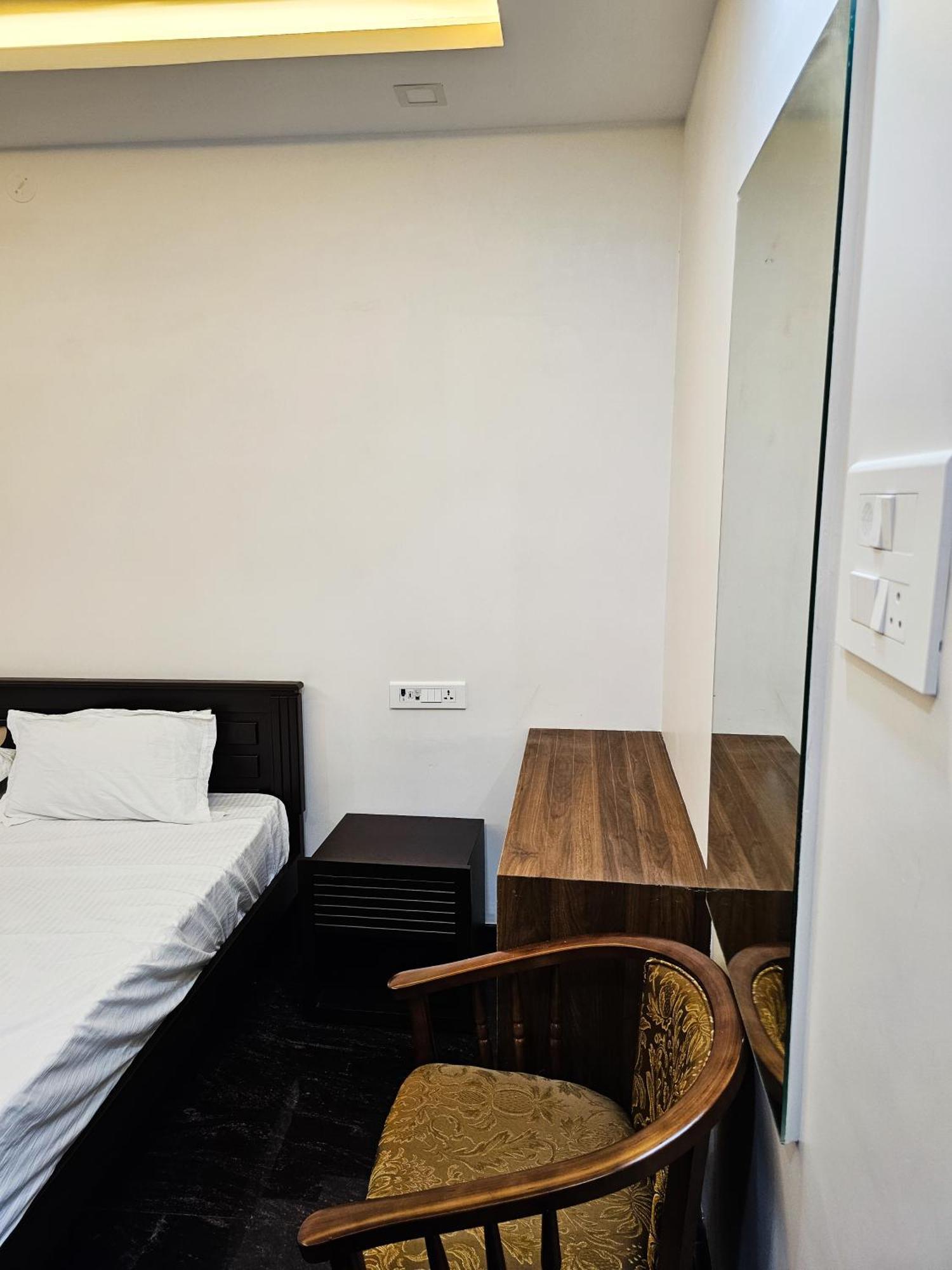 Jp Residency Hotel Yelagiri Luaran gambar
